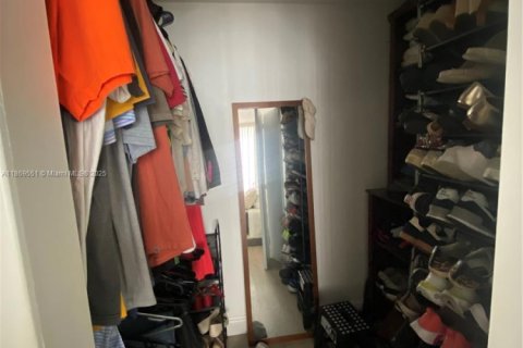 Condo in Miami, Florida, 2 bedrooms  № 1896781 - photo 15