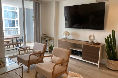 Condo in Miami, Florida, 2 bedrooms  № 1896781 - photo 28