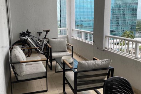 Condo in Miami, Florida, 2 bedrooms  № 1896781 - photo 27