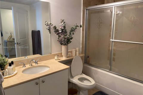 Condo in Miami, Florida, 2 bedrooms  № 1896781 - photo 20