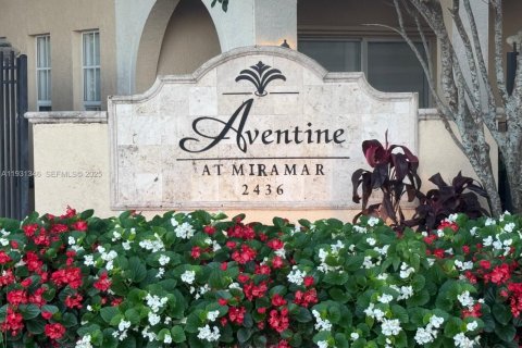 Copropriété à louer à Miramar, Floride: 2 chambres, 100.33 m2 № 1990752 - photo 1