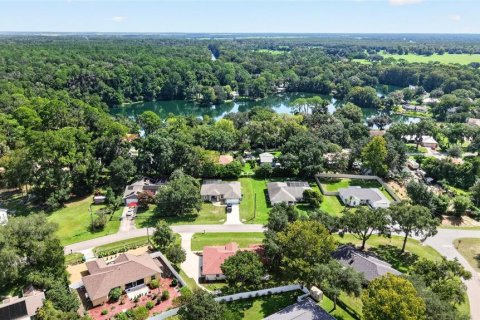 Villa ou maison à Dunnellon, Floride 3 chambres, 148.27 m2 № 2400447
