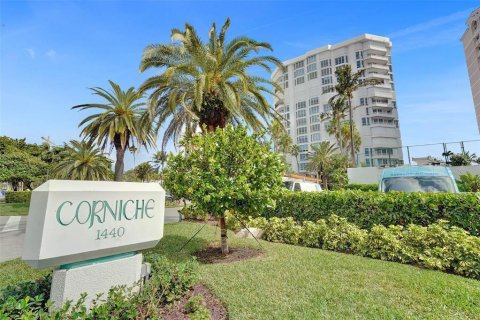 Condo in Pompano Beach, Florida, 3 bedrooms № 2081440 - photo 2