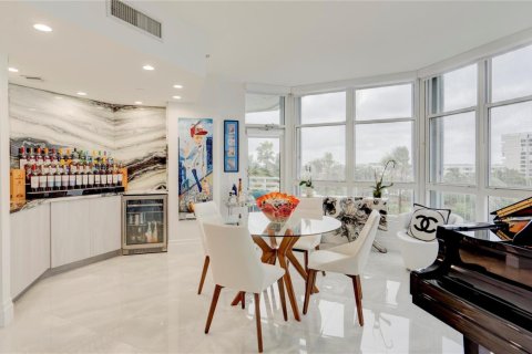 Condo in Pompano Beach, Florida, 3 bedrooms № 2081440 - photo 11