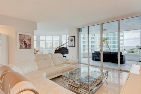 Condo in Pompano Beach, Florida, 3 bedrooms № 2081440 - photo 8