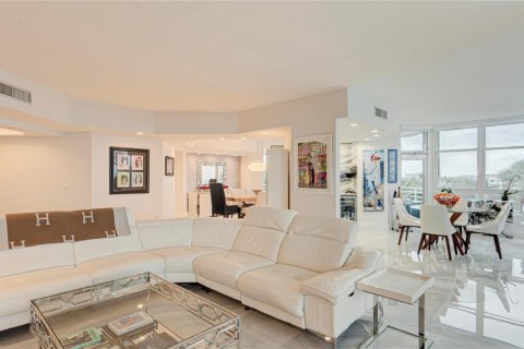 Condo in Pompano Beach, Florida, 3 bedrooms № 2081440 - photo 7