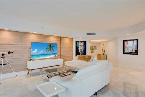 Condo in Pompano Beach, Florida, 3 bedrooms № 2081440 - photo 10