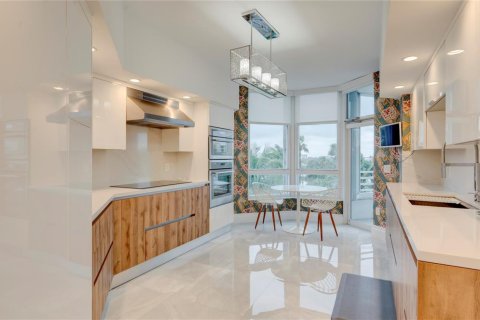Condo in Pompano Beach, Florida, 3 bedrooms № 2081440 - photo 20