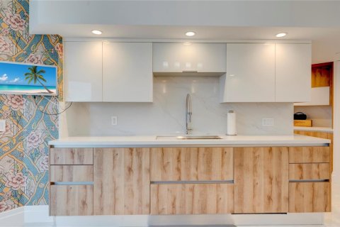 Condo in Pompano Beach, Florida, 3 bedrooms № 2081440 - photo 26