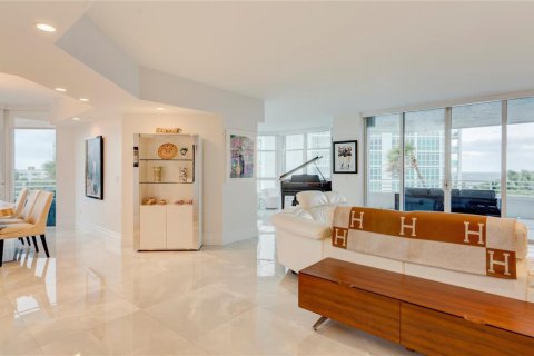 Condo in Pompano Beach, Florida, 3 bedrooms № 2081440 - photo 9