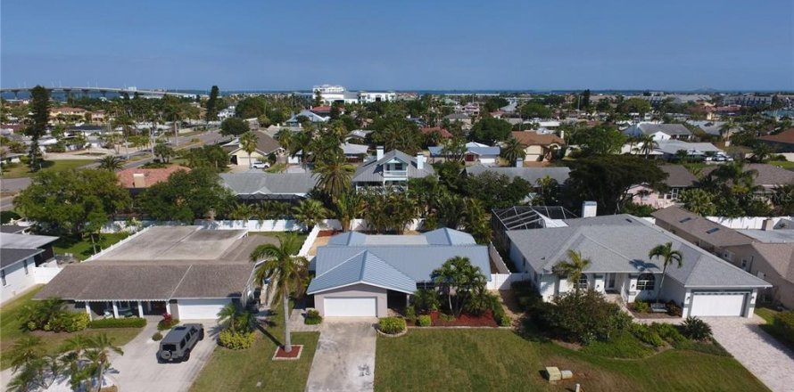 Casa en Tierra Verde, Florida 3 dormitorios, 147.44 m2 № 2111247