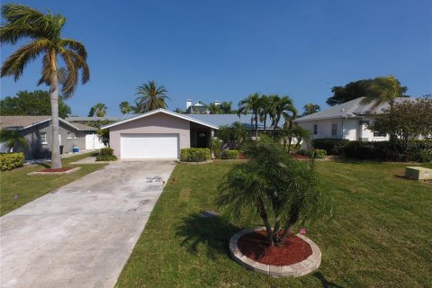 Casa en alquiler en Tierra Verde, Florida, 3 dormitorios, 147.44 m2 № 2111247 - foto 6