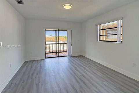 Casa en alquiler en Miami, Florida, 5 dormitorios, 252.6 m2 № 1973500 - foto 27