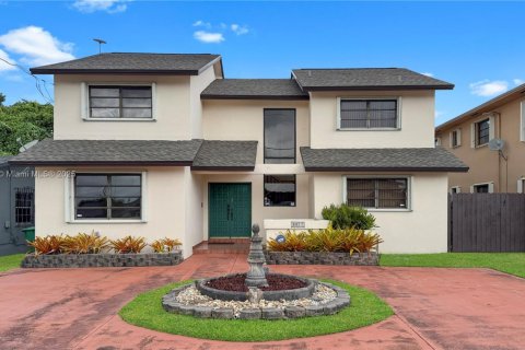 Casa en alquiler en Miami, Florida, 5 dormitorios, 252.6 m2 № 1973500 - foto 2