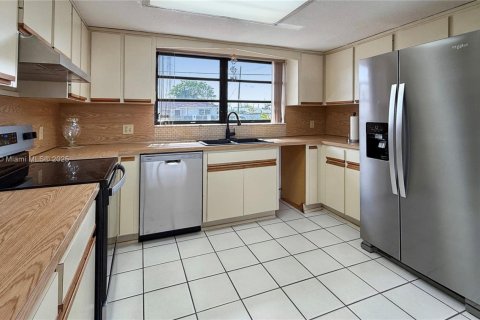 Casa en alquiler en Miami, Florida, 5 dormitorios, 252.6 m2 № 1973500 - foto 11