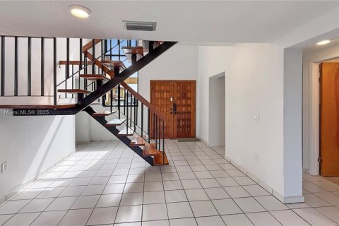 Casa en alquiler en Miami, Florida, 5 dormitorios, 252.6 m2 № 1973500 - foto 6