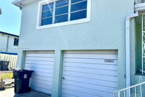 House in Lake Worth, Florida 3 bedrooms, 137.5 sq.m. № 1887602 - photo 23