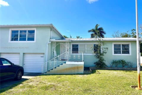 House in Lake Worth, Florida 3 bedrooms, 137.5 sq.m. № 1887602 - photo 1