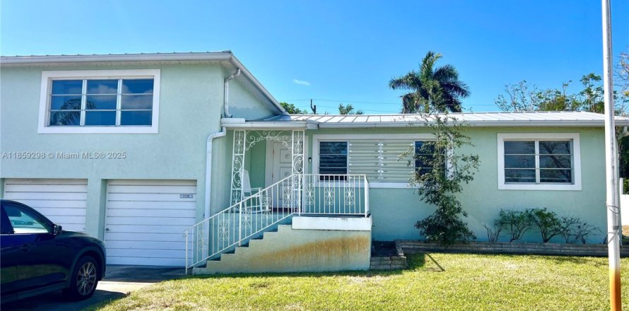 House in Lake Worth, Florida 3 bedrooms, 137.5 sq.m. № 1887602