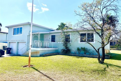 House in Lake Worth, Florida 3 bedrooms, 137.5 sq.m. № 1887602 - photo 17
