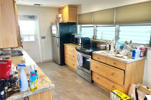 House in Lake Worth, Florida 3 bedrooms, 137.5 sq.m. № 1887602 - photo 8