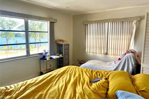 House in Lake Worth, Florida 3 bedrooms, 137.5 sq.m. № 1887602 - photo 11