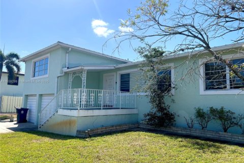 House in Lake Worth, Florida 3 bedrooms, 137.5 sq.m. № 1887602 - photo 18