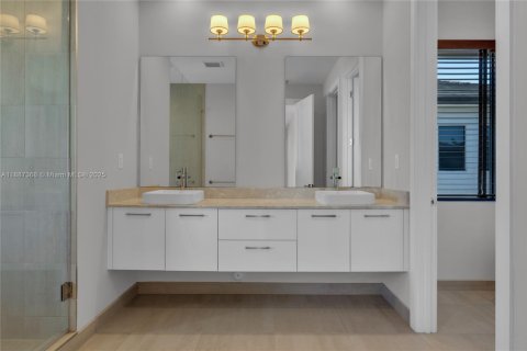 Casa en alquiler en Doral, Florida, 3 dormitorios, 202.16 m2 № 1933114 - foto 17
