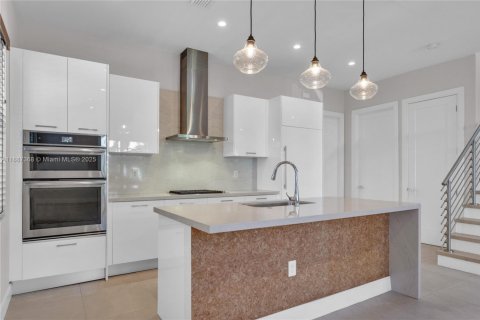 Casa en alquiler en Doral, Florida, 3 dormitorios, 202.16 m2 № 1933114 - foto 10