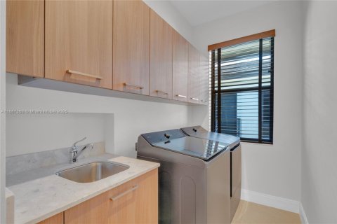 Casa en alquiler en Doral, Florida, 3 dormitorios, 202.16 m2 № 1933114 - foto 28