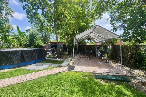 Commercial property in Miami, Florida 179.86 sq.m. № 1775885 - photo 4