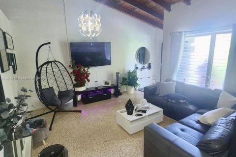 Commercial property in Miami, Florida 179.86 sq.m. № 1775885 - photo 10
