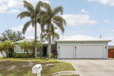 House in Port St. Lucie, Florida 4 bedrooms, 229.84 sq.m. № 2180286