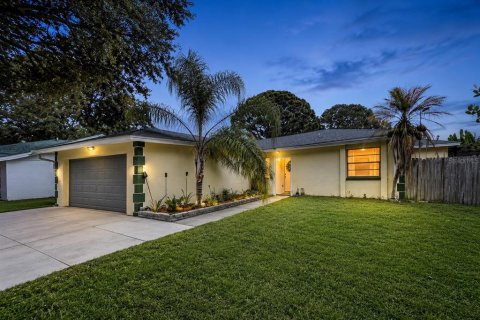 House in Pinellas Park, Florida 3 bedrooms, 166.67 sq.m. № 2308745