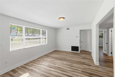 House in Valrico, Florida 3 bedrooms, 135.45 sq.m. № 2349967 - photo 6