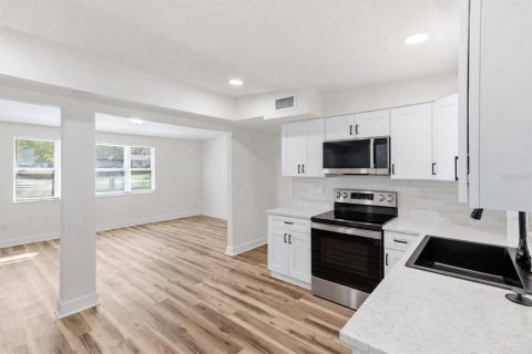 House in Valrico, Florida 3 bedrooms, 135.45 sq.m. № 2349967 - photo 7