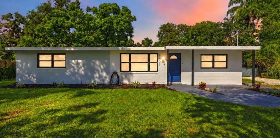 House in Valrico, Florida 3 bedrooms, 135.45 sq.m. № 2349967