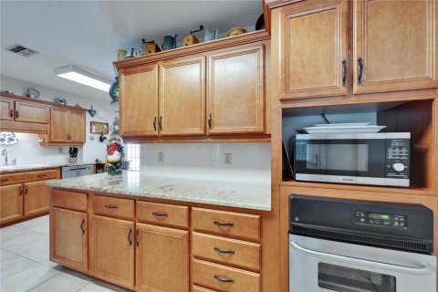 Casa en venta en Brooksville, Florida, 3 dormitorios, 187.66 m2 № 1686992 - foto 12
