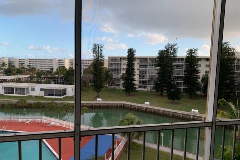 Condominio en venta en Aventura, Florida, 1 dormitorio, 71.35 m2 № 2050860 - foto 19