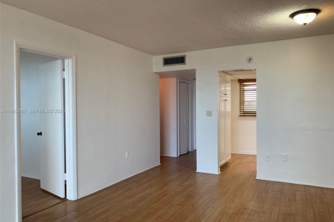 Condominio en venta en Aventura, Florida, 1 dormitorio, 71.35 m2 № 2050860 - foto 2