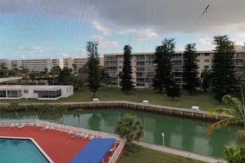Condominio en venta en Aventura, Florida, 1 dormitorio, 71.35 m2 № 2050860 - foto 16