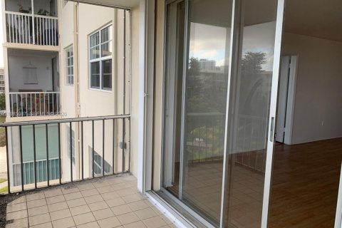 Condominio en venta en Aventura, Florida, 1 dormitorio, 71.35 m2 № 2050860 - foto 18