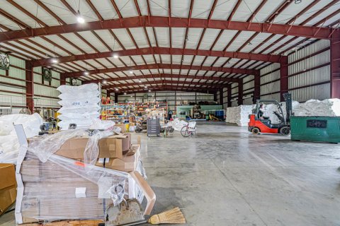 Propiedad comercial en venta en Sebastian, Florida № 2187977 - foto 22