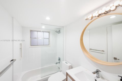 Apartment in Key Biscayne, Florida 1 bedroom, 79.34 sq.m. № 2042042 - photo 13