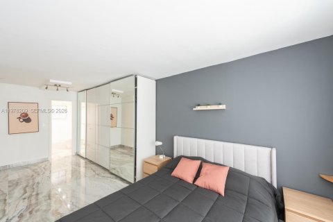 Apartment in Key Biscayne, Florida 1 bedroom, 79.34 sq.m. № 2042042 - photo 11