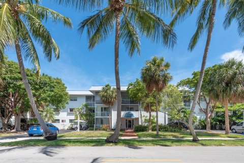 Apartment in Key Biscayne, Florida 1 bedroom, 79.34 sq.m. № 2042042 - photo 17