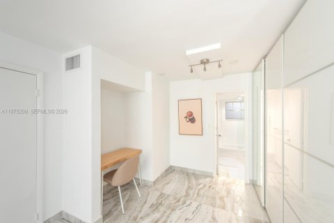 Apartment in Key Biscayne, Florida 1 bedroom, 79.34 sq.m. № 2042042 - photo 12
