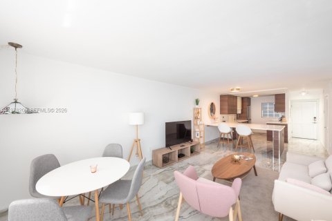 Apartment in Key Biscayne, Florida 1 bedroom, 79.34 sq.m. № 2042042 - photo 3