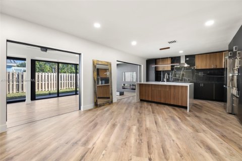 House in Lighthouse Point, Florida 4 bedrooms, 229.65 sq.m. № 1806392 - photo 9