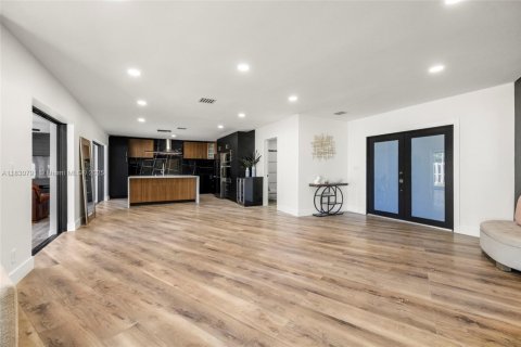 House in Lighthouse Point, Florida 4 bedrooms, 229.65 sq.m. № 1806392 - photo 8